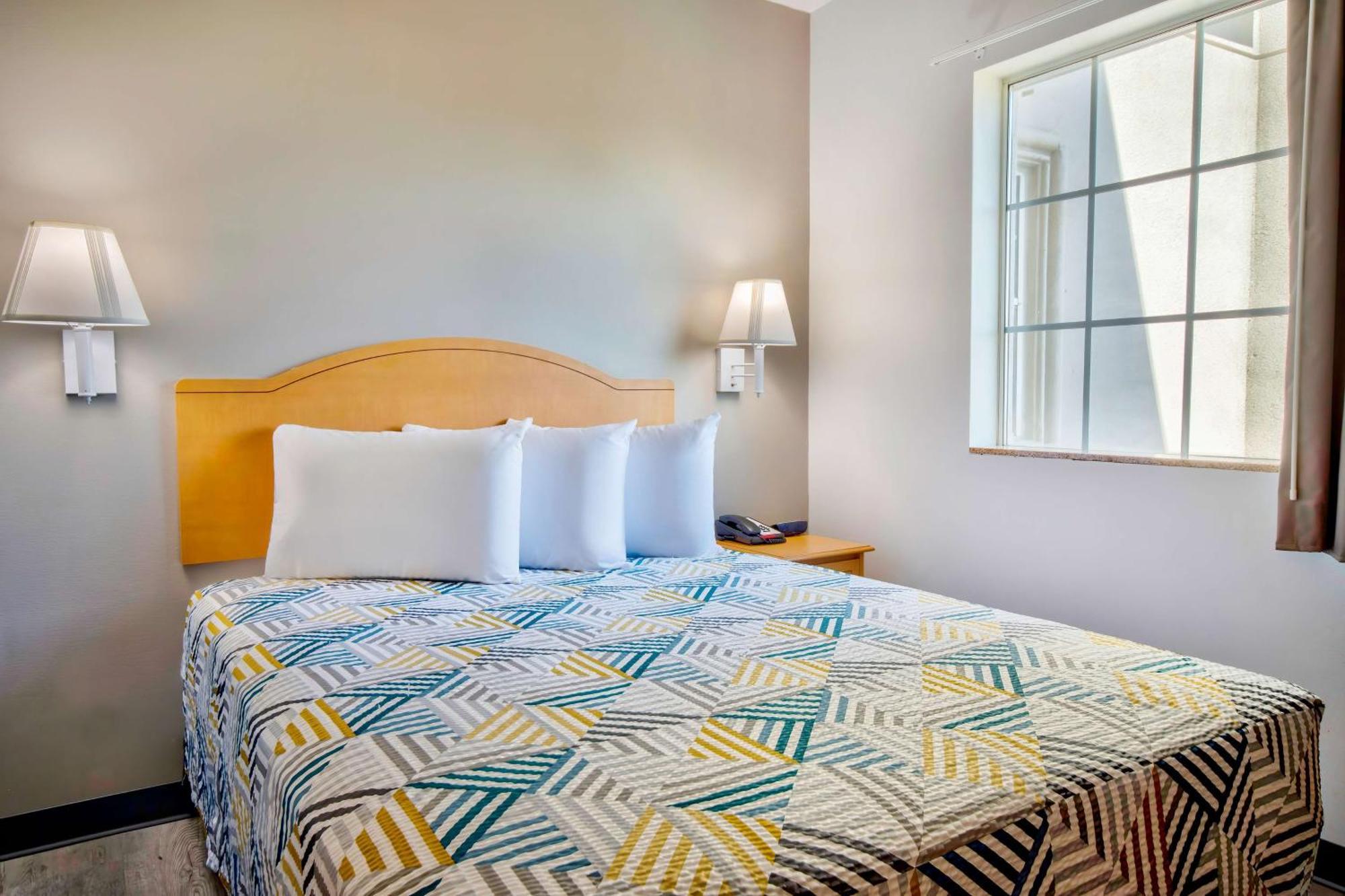 Hotel 6-bakersfield, Ca Bakersfield