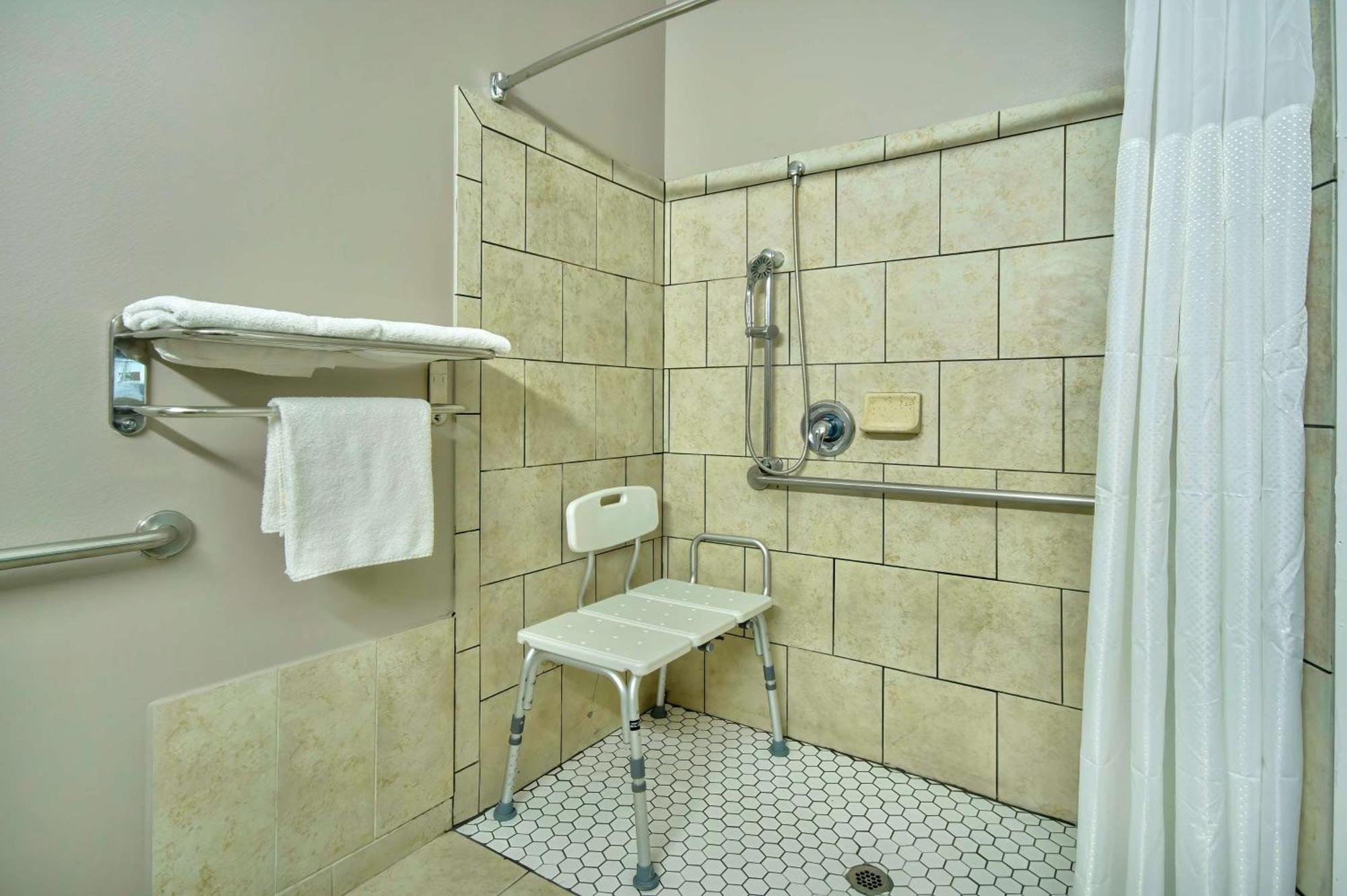 Hotel 6-bakersfield, Ca Bakersfield
