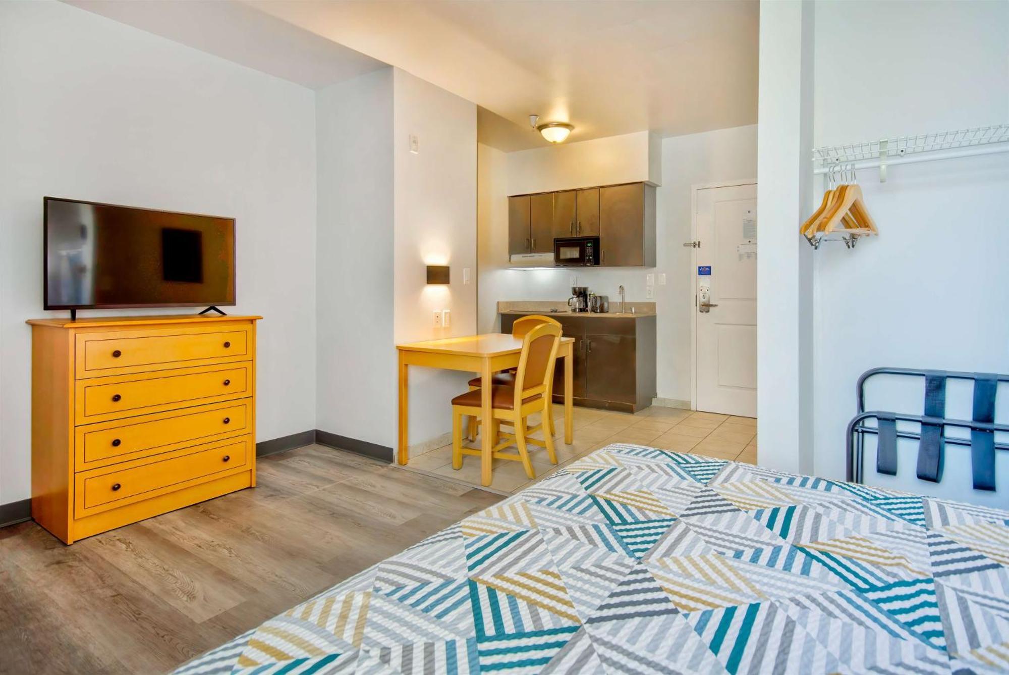 Hotel 6-bakersfield, Ca