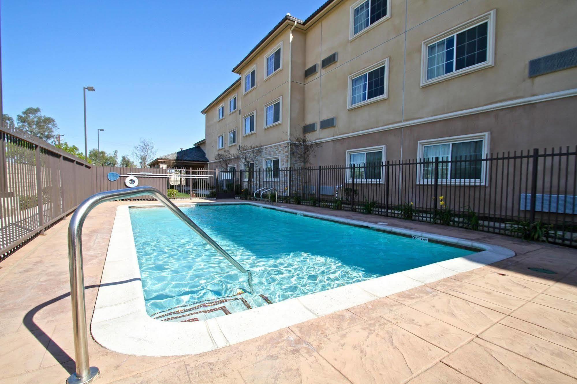 Hotel 6-bakersfield, Ca Bakersfield